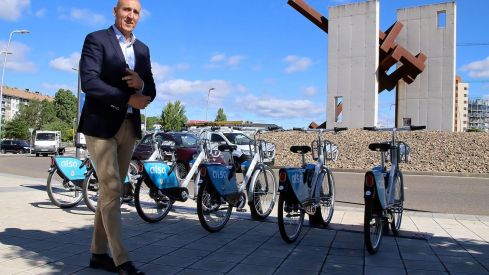 Presentación de una nueva estación de préstamo de bicicletas | Peio García / ICAL