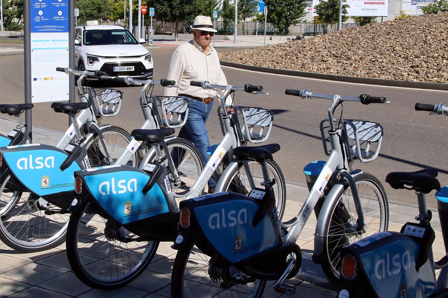 Presentación de una nueva estación de préstamo de bicicletas (2)