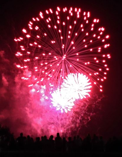 Fuegos artificiales en la Noche de San Juan | Peio García / ICAL