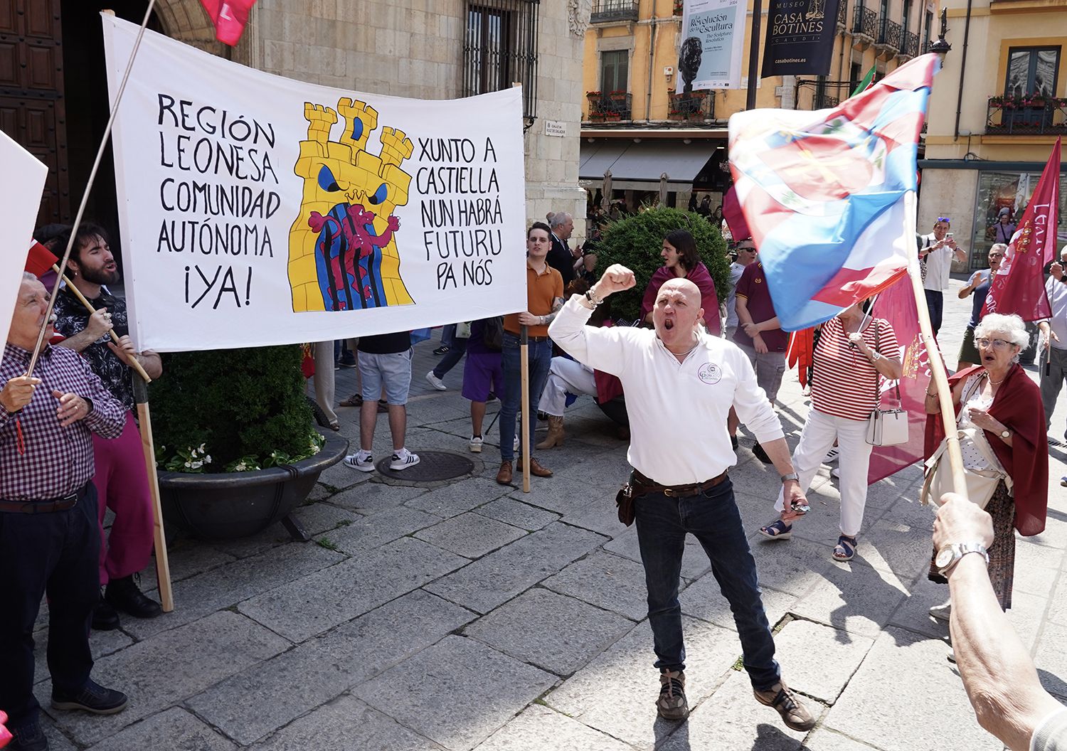 Celebración del pleno Diputación de León Autonomía Leonesa24