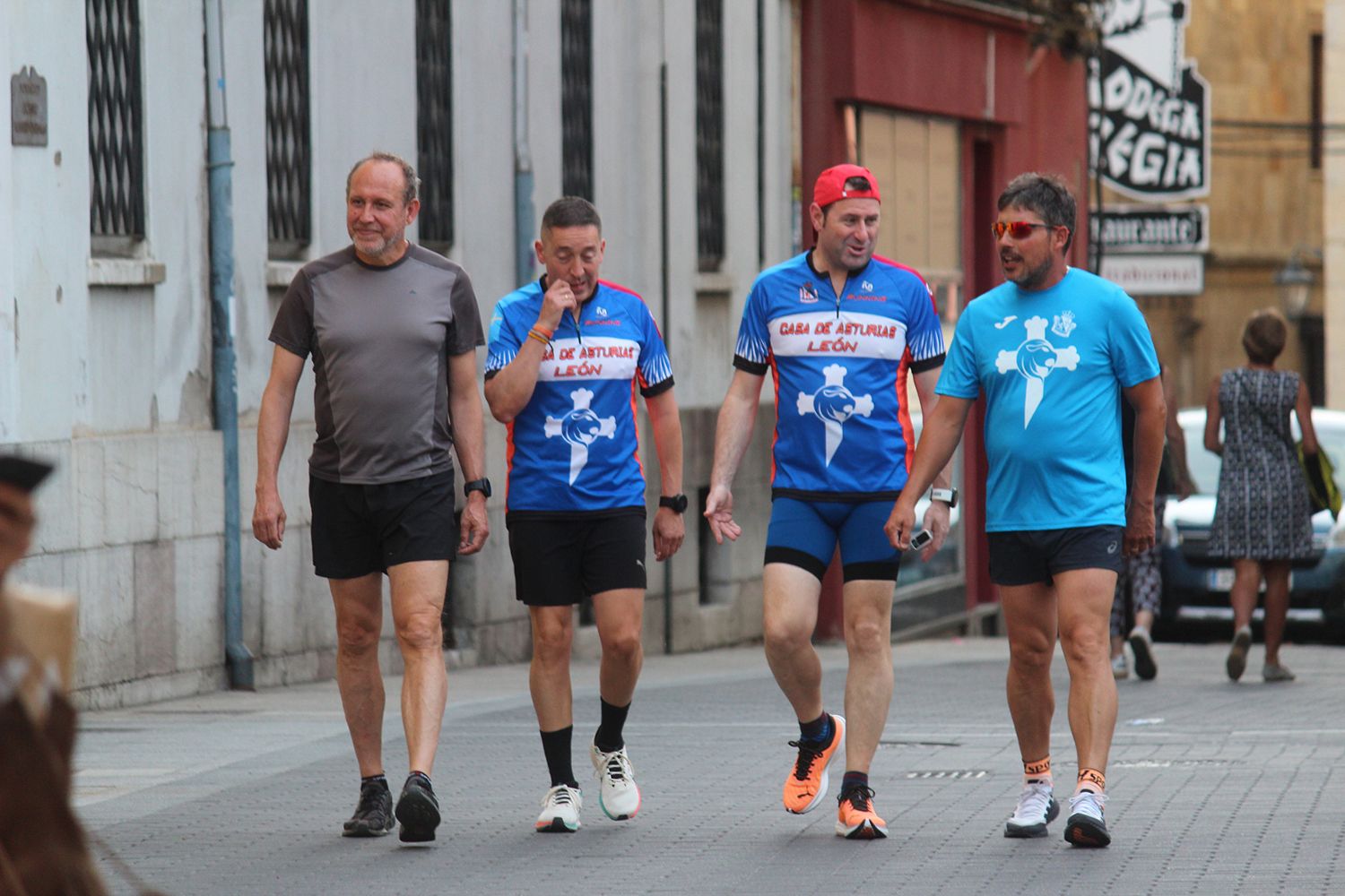 La carrera 'A Santiago contra el cáncer llega a León'2