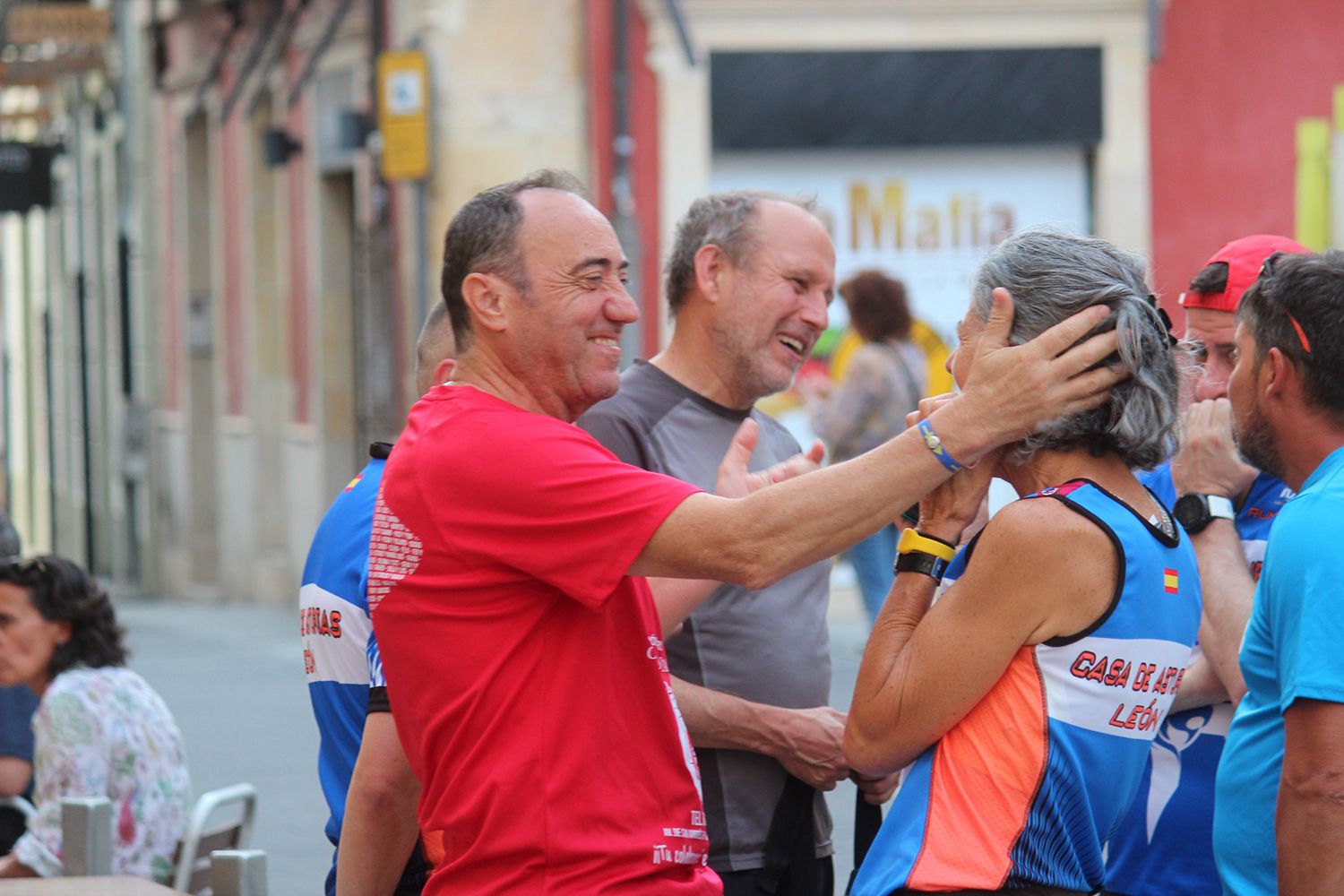 La carrera 'A Santiago contra el cáncer llega a León'3