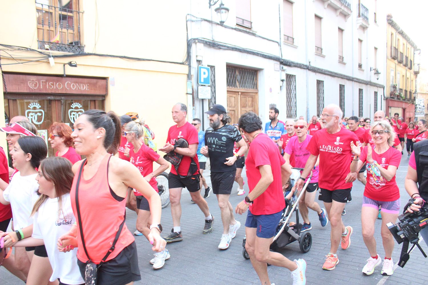 La carrera 'A Santiago contra el cáncer llega a León'7