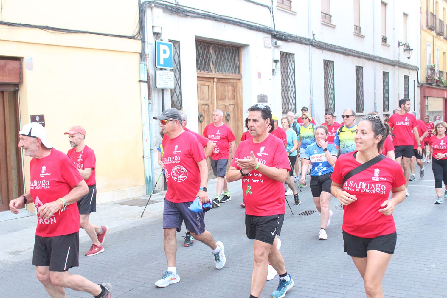 La carrera 'A Santiago contra el cáncer llega a León'9