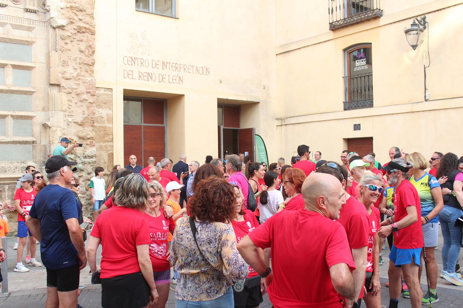 La carrera 'A Santiago contra el cáncer llega a León'12