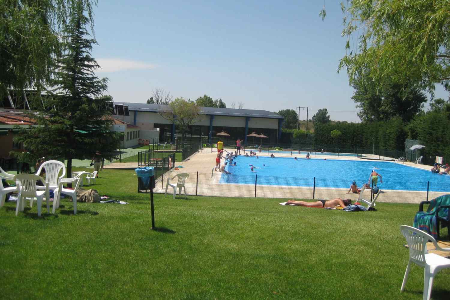 Valverde de la Virgen (León) ofrece una piscina referente en el alfoz de la capital