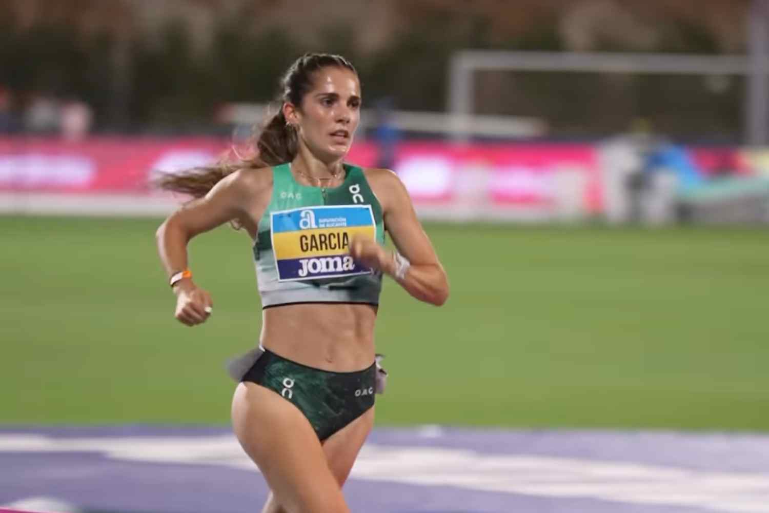 La atleta leonesa Marta García vuelve al podio de los 5.000 para alzarse como campeona de España por tercera vez