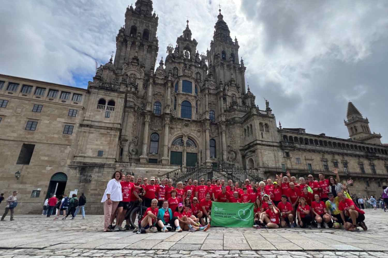 La carrera solidaria 'A Santiago contra el cáncer' cierra su decimocuarta edición con varios récords