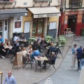El nuevo precio de las terrazas del centro de León será de 46 céntimos por cada mesa