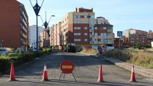 San Andrés del Rabanedo (León) inicia las obras de calmado de tráfico en la calle Azorín que ampliará la zona de seguridad para peatones y escolares