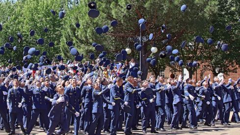 El rey preside la entrega de reales despachos en la ABA León6