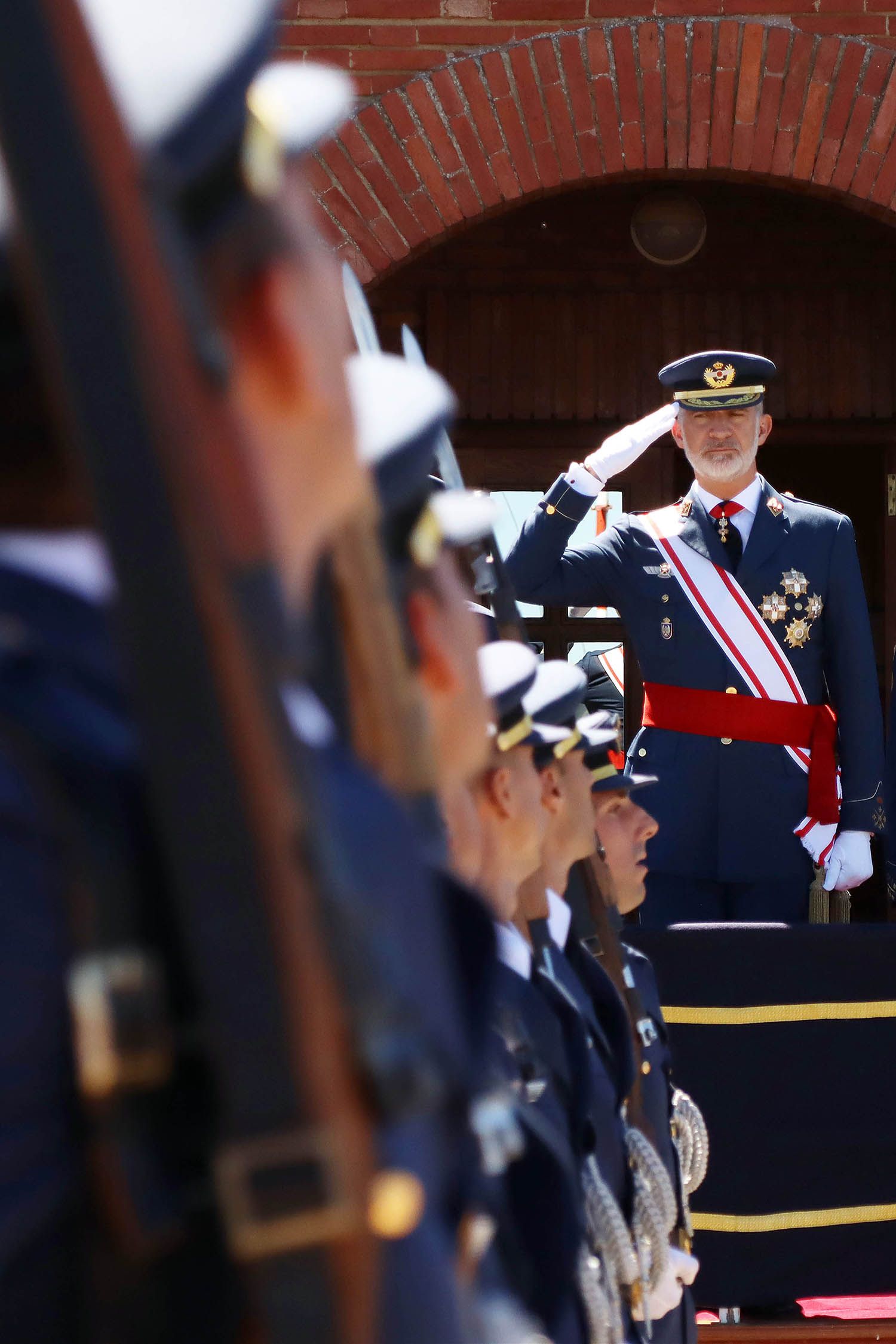 El rey preside la entrega de reales despachos en la ABA León10