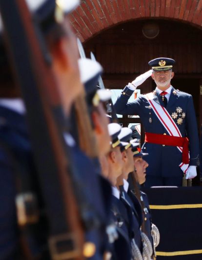 El rey preside la entrega de reales despachos en la ABA León10