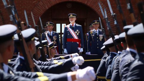 El rey preside la entrega de reales despachos en la ABA León11