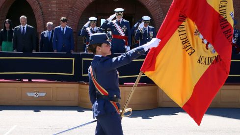 El rey preside la entrega de reales despachos en la ABA León12