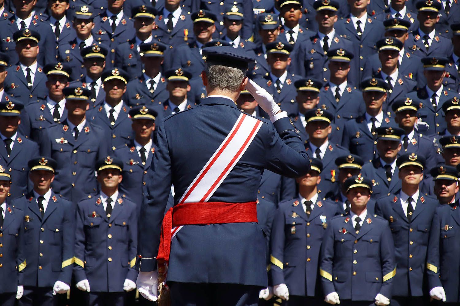 El rey preside la entrega de reales despachos en la ABA León13