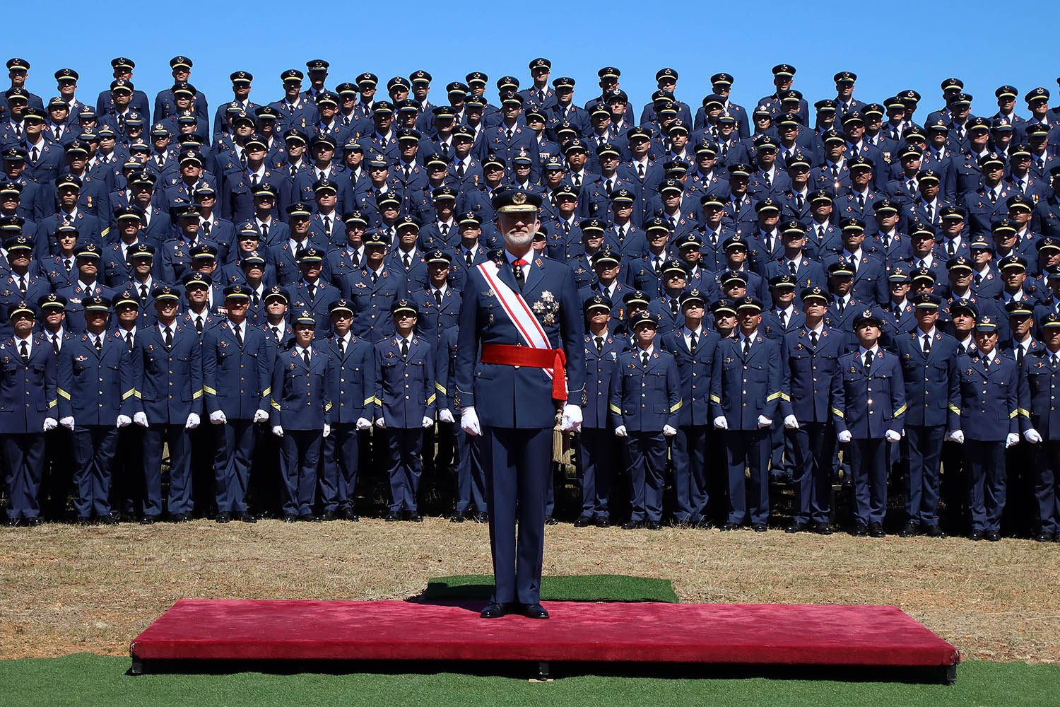 El rey preside la entrega de reales despachos en la ABA León14