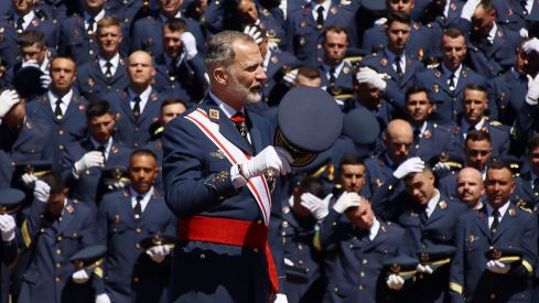 El rey preside la entrega de reales despachos en la ABA León16