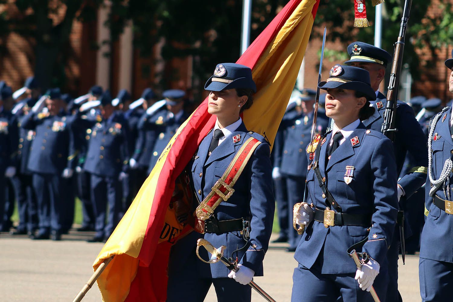 El rey preside la entrega de reales despachos en la ABA León18