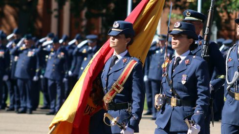 El rey preside la entrega de reales despachos en la ABA León18