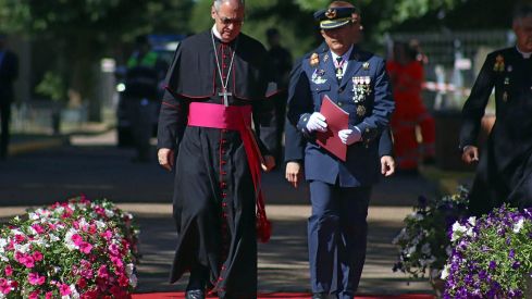 El rey preside la entrega de reales despachos en la ABA León19