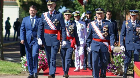 El rey preside la entrega de reales despachos en la ABA León20