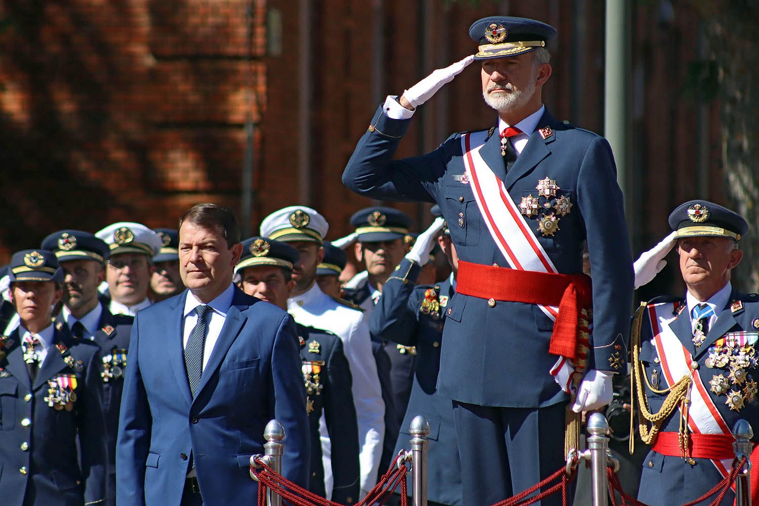 El rey preside la entrega de reales despachos en la ABA León21