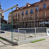 Astorga ultima detalles para acoger el I Torneo de Pádel en la Plaza Mayor de la ciudad