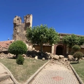 Se desploma la torre de la iglesia de Villaturiel (León) Se desploma la torre de la iglesia de Villaturiel (León)