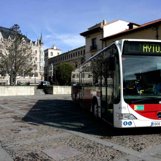UPL denuncia la falta de marquesinas en varias paradas de los autobuses urbanos en León