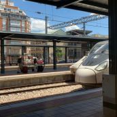Un tren estacionado en la estación de León | 