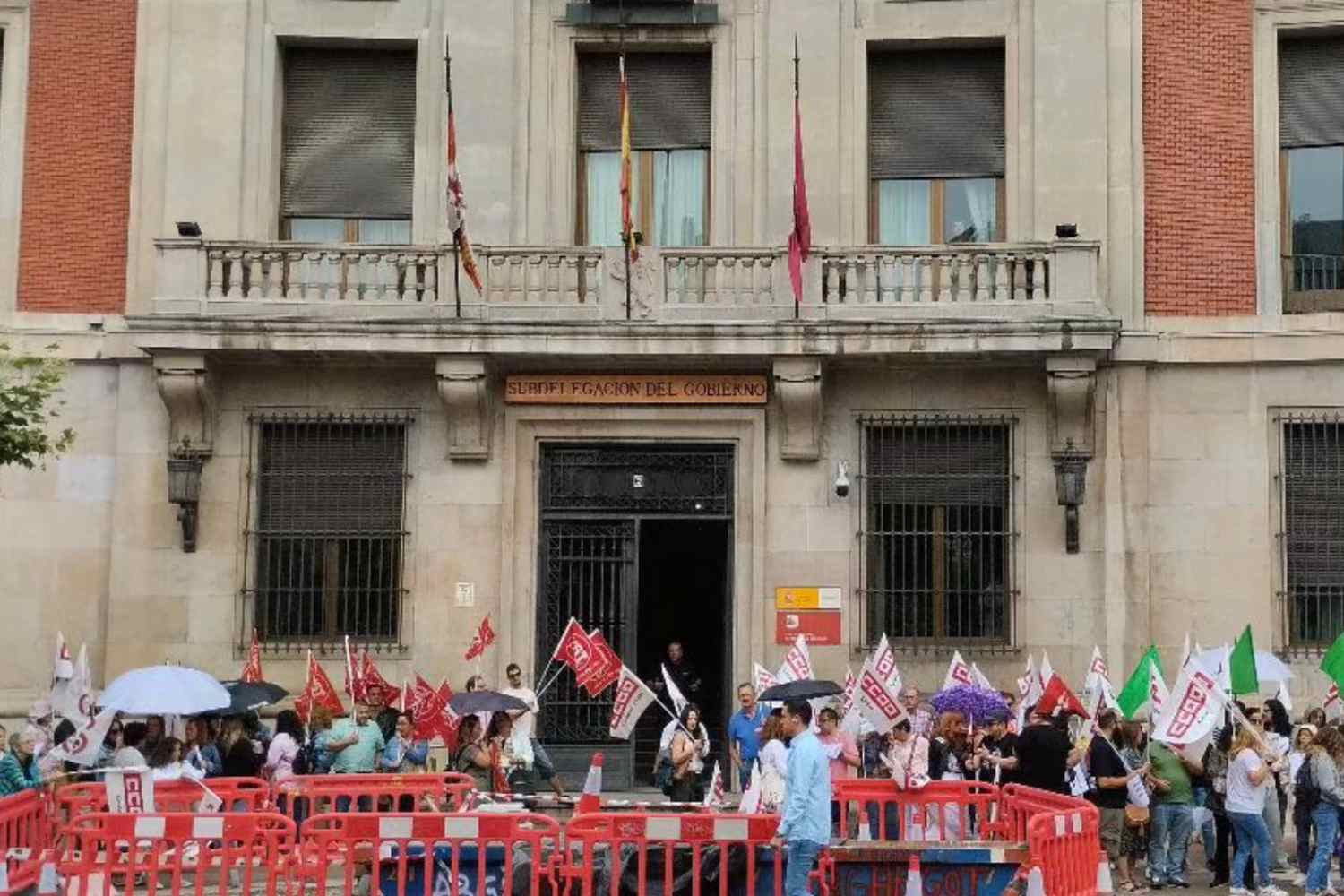 Zapatero muestra interés en el conflicto laboral de la empresa de Atento en Trobajo del Camino (León)