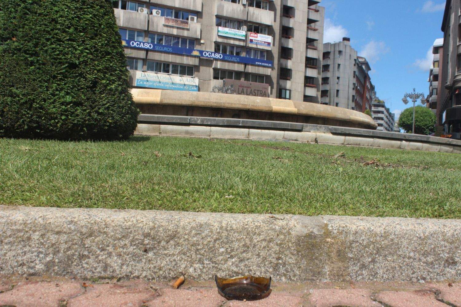 Basura en la fuente de Santo Domingo