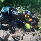 Queda atrapado en el interior de su coche tras volcar en Puente de Órbigo (León) 