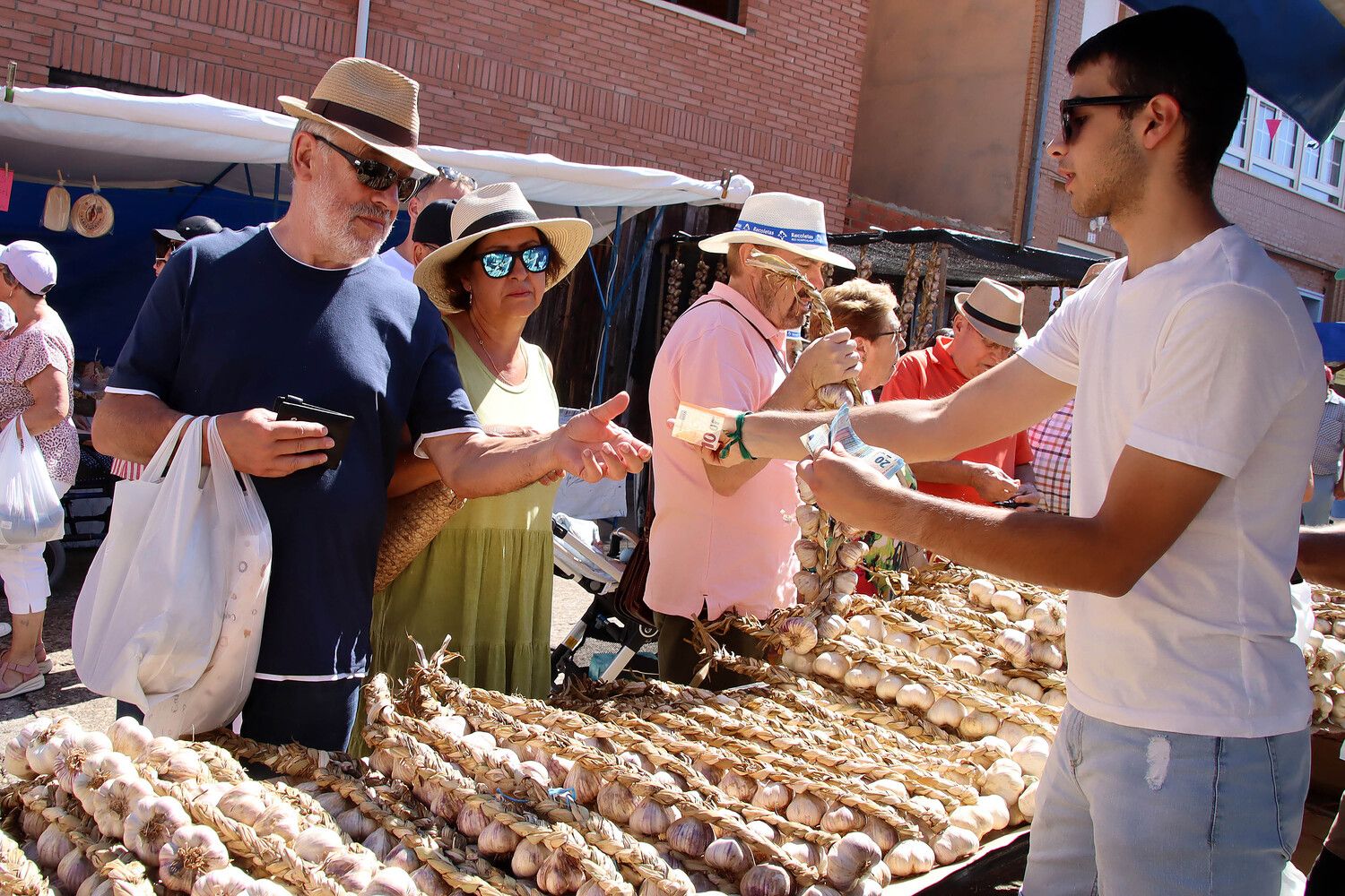  Inauguración de la Feria del Ajo de Santa Marina del Rey en León