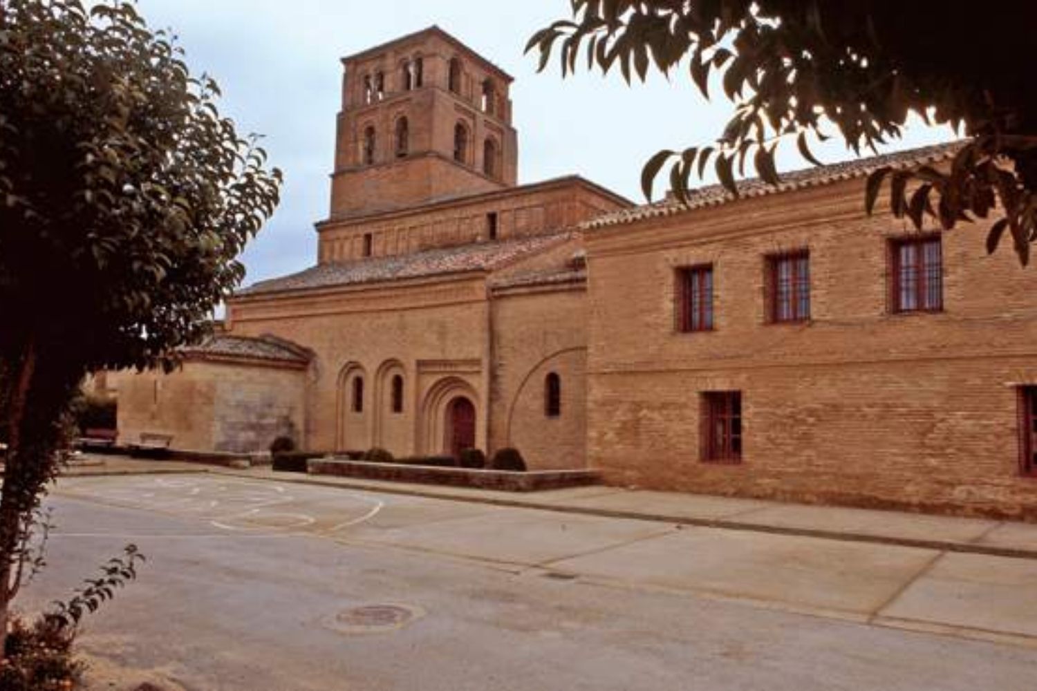 monasterio san pedro de dueñas