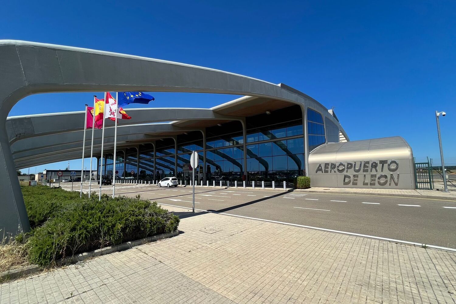 UPL denuncia el desvío del vuelo de regreso del Club de los 60 del Aeropuerto de León al de Valladolid