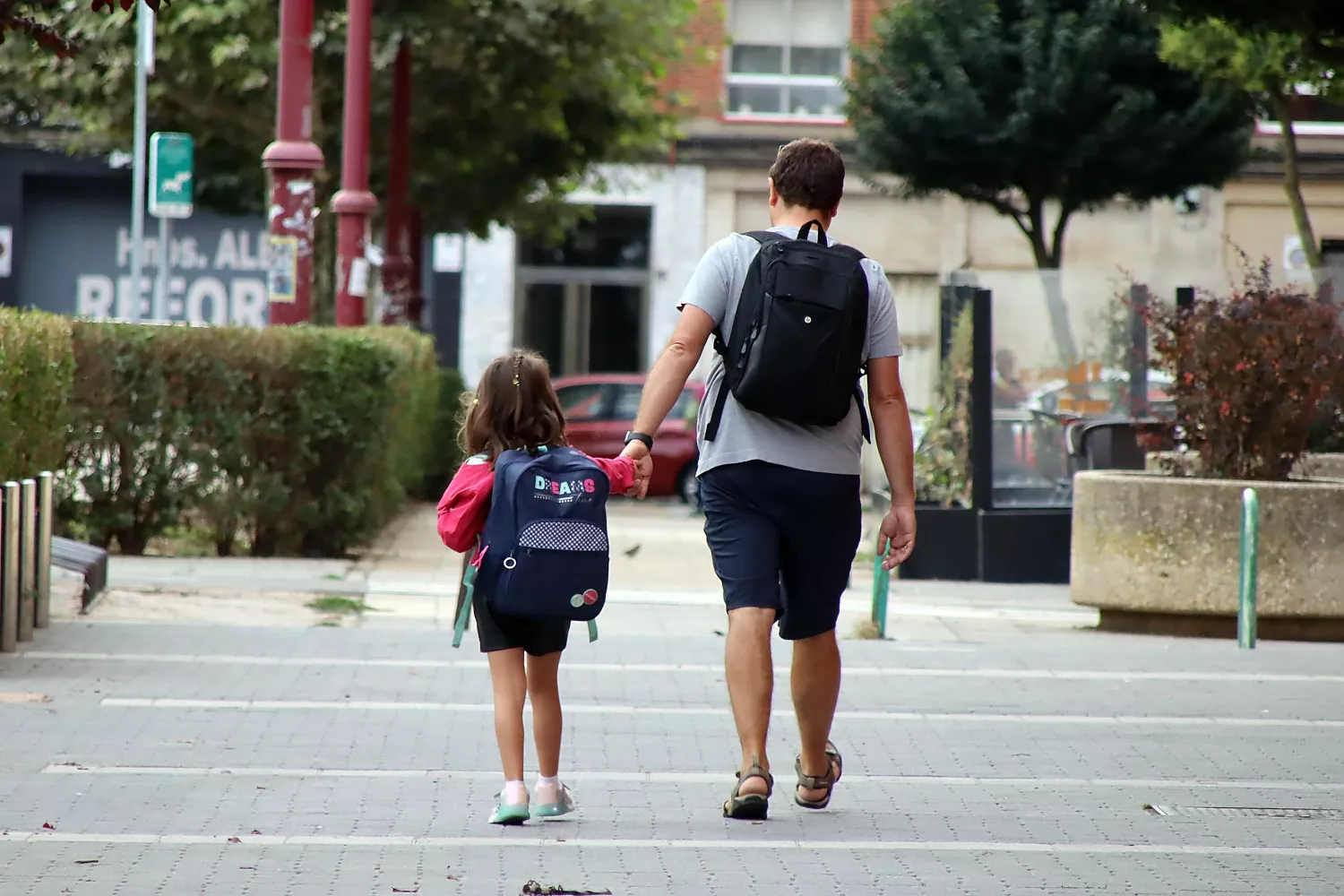 Los alumnos de Primaria del Colegio Quevedo de león acuden a su primer día de clase | Peio García / ICAL