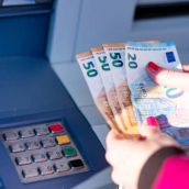 El Procurador del Común exige a San Andrés del Rabanedo que “garantice el derecho de los vecinos a pagar en efectivo” Cajero - iStock