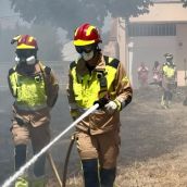 Imagen de archivo de una intervención de los Bomberos de León en un incendio