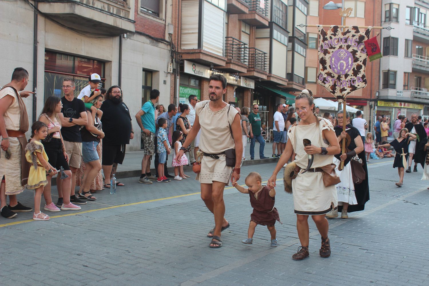 Desfile, campamento y mercado de Astures y Romanos74