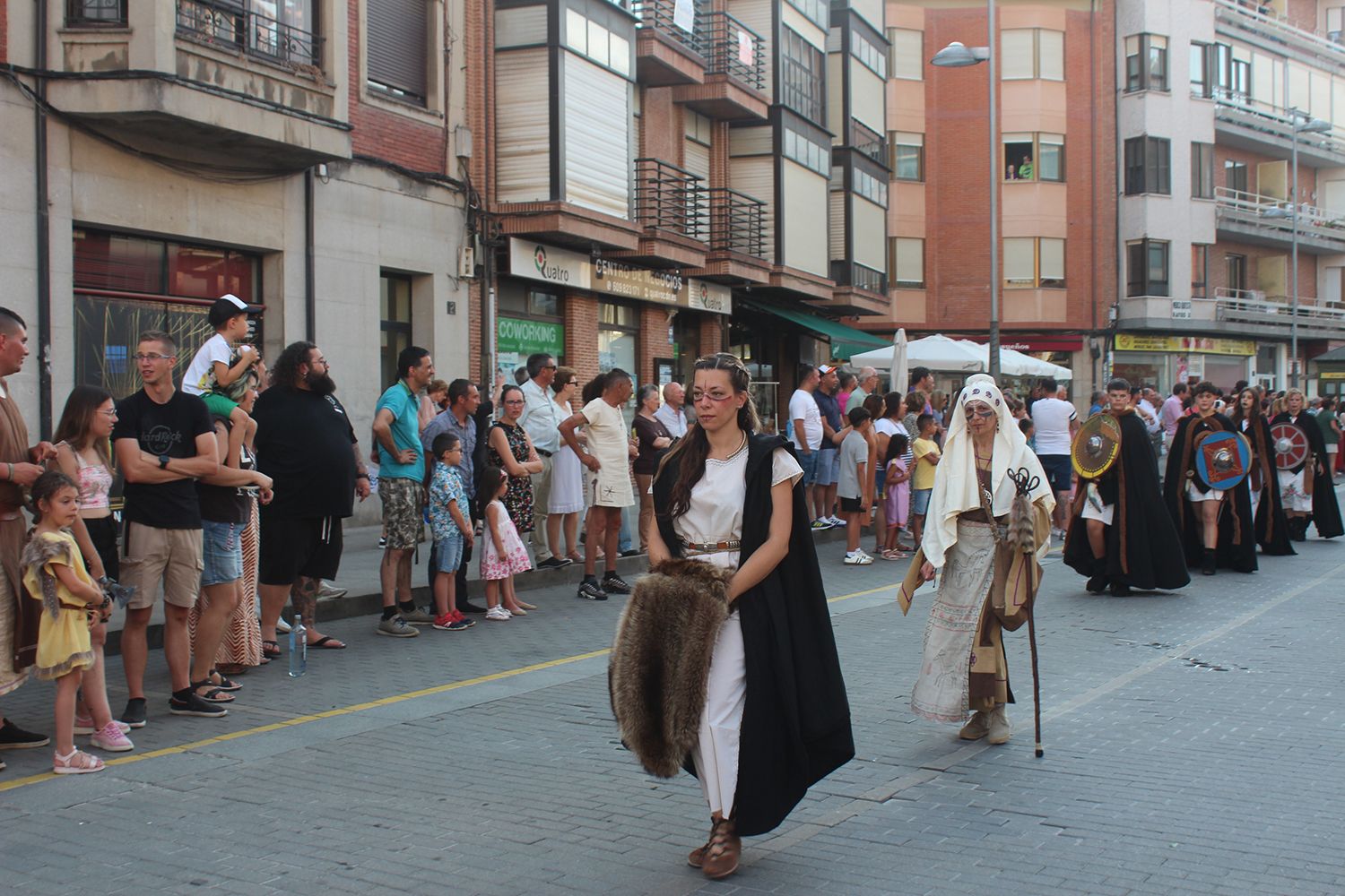 Desfile, campamento y mercado de Astures y Romanos75