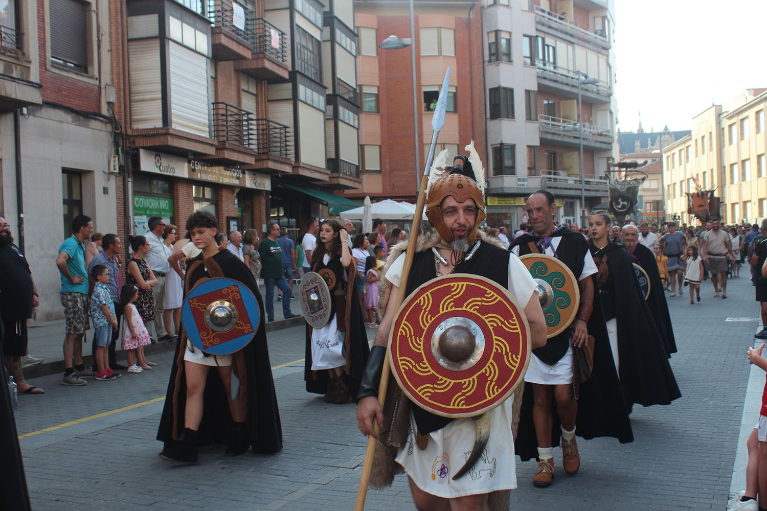 Desfile, campamento y mercado de Astures y Romanos76