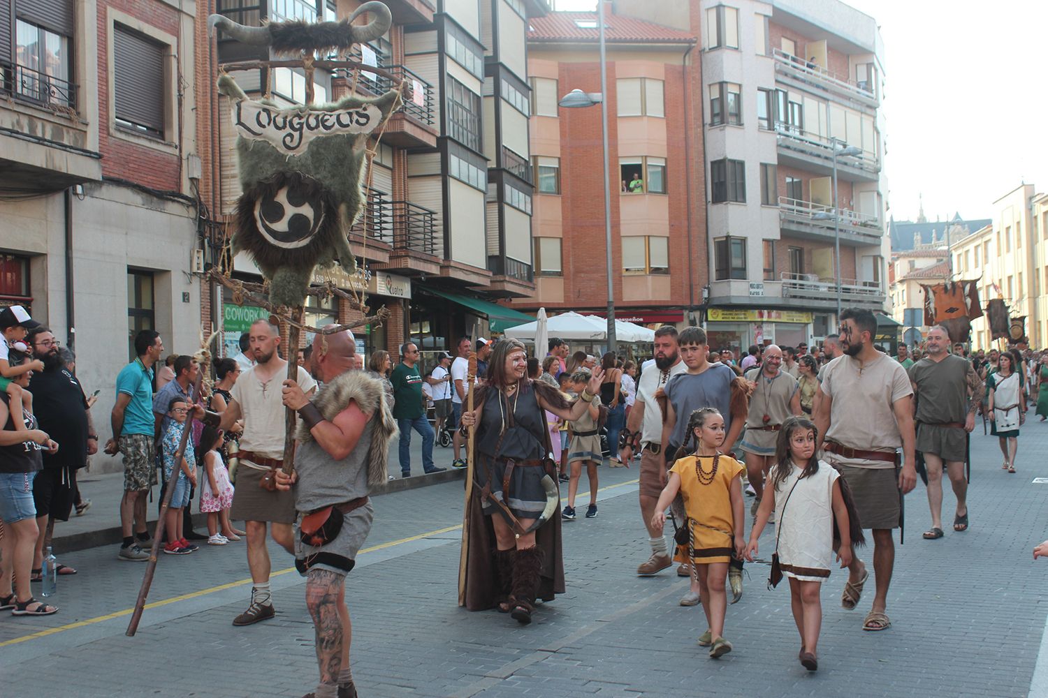 Desfile, campamento y mercado de Astures y Romanos77