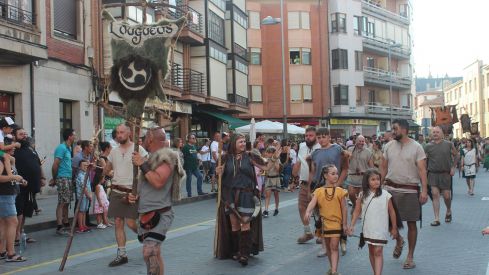 Desfile, campamento y mercado de Astures y Romanos77