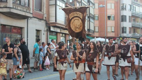Desfile, campamento y mercado de Astures y Romanos80