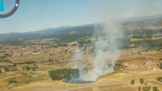 Extinguido un incendio periurbano en Azadinos (León) Extinguido un incendio periurbano en Azadinos (León)