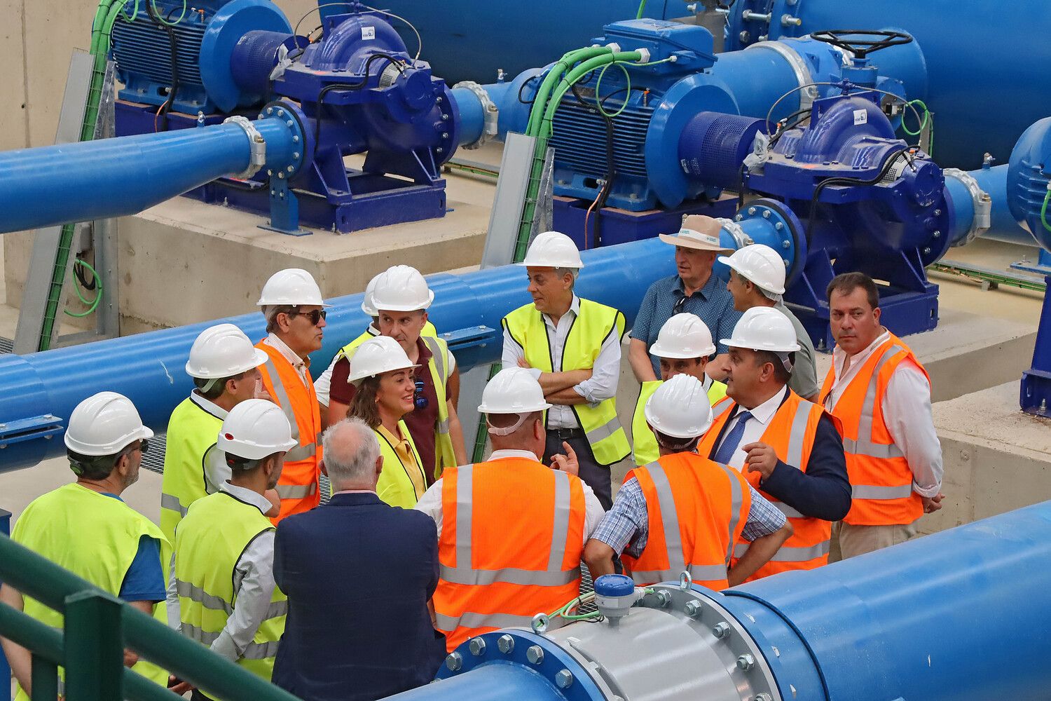 La consejera de Agricultura visita las obras de modernización del regadío de la Comunidad de Regantes del Canal Alto de Villares