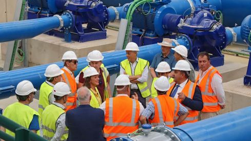 La consejera de Agricultura visita las obras de modernización del regadío de la Comunidad de Regantes del Canal Alto de Villares