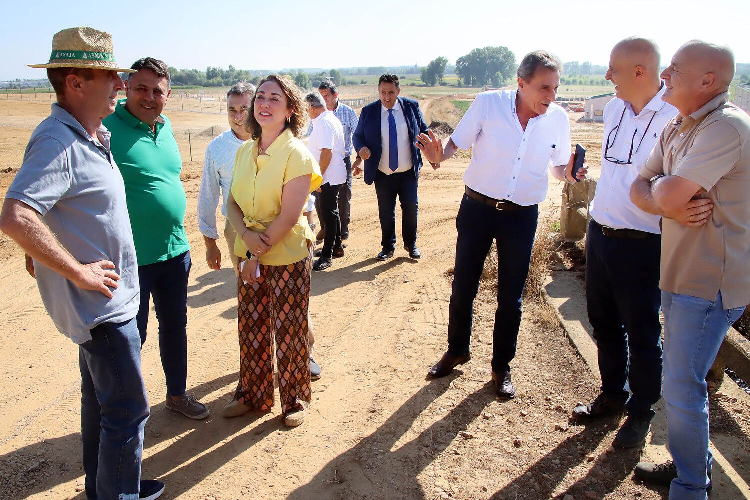 La consejera de Agricultura visita las obras de modernización del regadío de la Comunidad de Regantes del Canal Alto de Villares